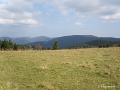 Le Ballon d'Alsace est un peu plus haut que le Ballon de Servance ; autrefois Ballon de Saint-Maurice et Ballon de Franche-Comté